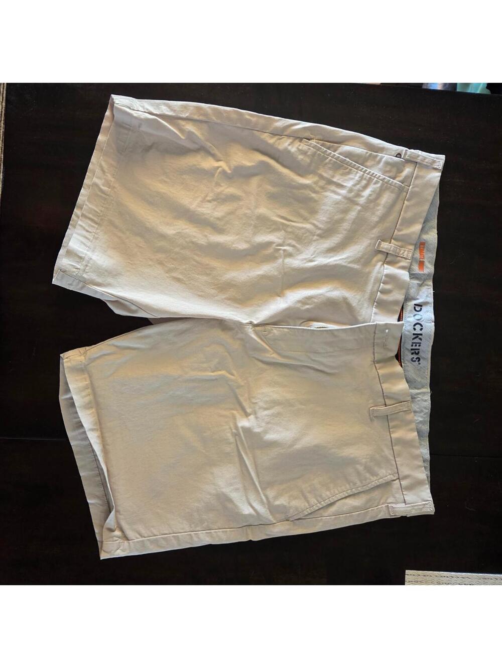 Dockers Men's Cream and Tan Shorts